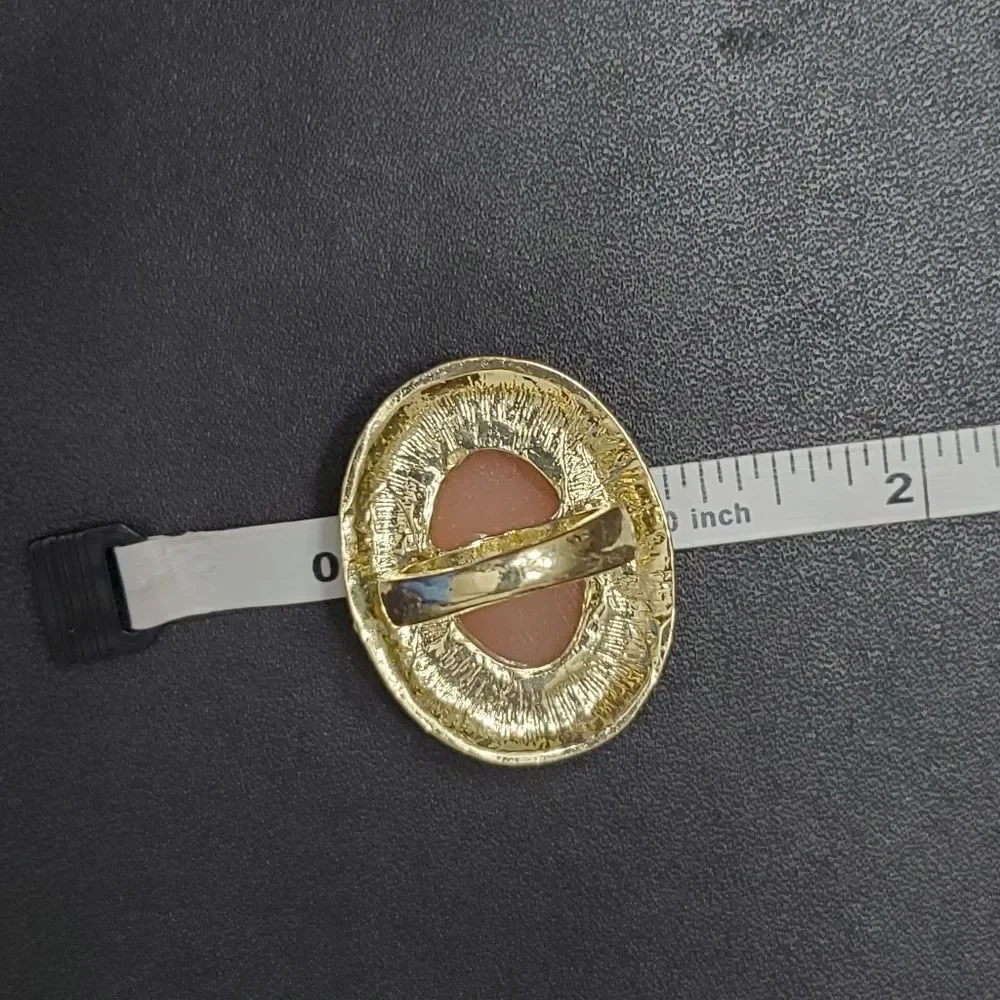 Gold tone peachy keen rhinestone ring size 5.75